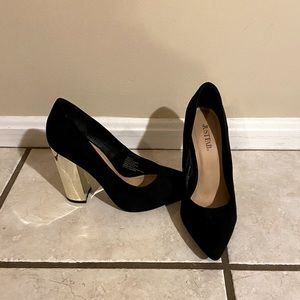 JustFab Swede Black Gold heels